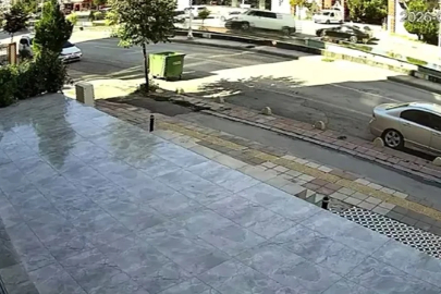 Malatya’da minibüsün karşı şeride geçtiği kazada motokurye saniyelerle kurtuldu
