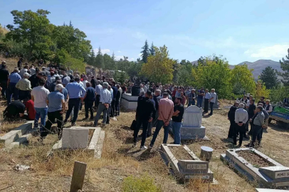 Malatya’da kazada hayatını kaybeden sağlık çalışanı genç son yolculuğuna uğurlandı
