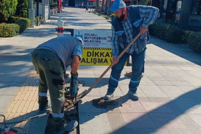 İzmit’te yürüyüş yolları ve kaldırımlar onarılıyor
