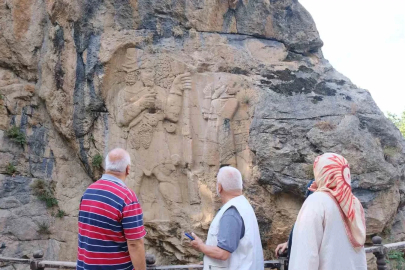 3 bin yıllık İvriz Kaya Anıtı ziyaretçilerini ağırlıyor
