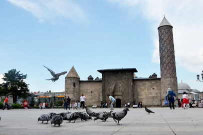 Meteoroloji uyardı: Erzurum ve çevre illerde sağanak yağış bekleniyor
