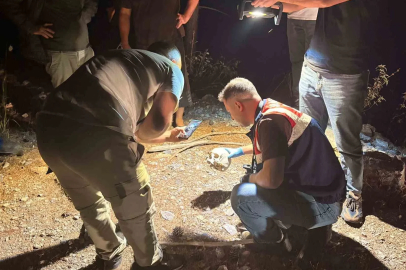 15 aydır kayıp şahsın kimliği ve kıyafeti ile 50 metre ilerisinde kafatası bulundu

