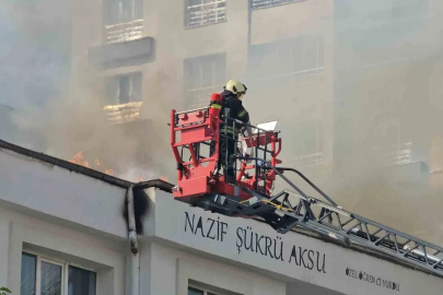 Öğrenci yurdunun çatısında yangın çıktı, çok sayıda ekip sevk edildi
