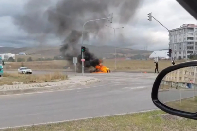 Bayburt’ta kamyonet kasasındaki jeneratör alev alev yandı
