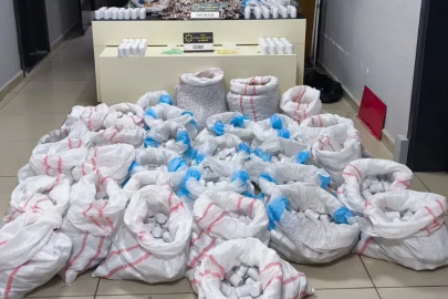Hastane otoparkındaki araçta 256 binden fazla sentetik ecza hap ele geçirildi: 4 gözaltı
