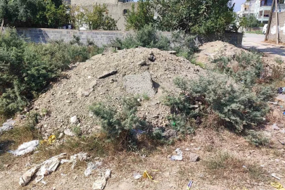 ASKİ’nin altyapı çalışması sonrası bıraktığı asfalt atıkları aylardır kaldırılmadı
