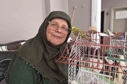 Ölmek üzereyken sahiplendiği muhabbet kuşu hayat arkadaşı oldu
