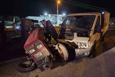 Gaziantep’te kamyonet ile traktör çarpıştı: 3 yaralı
