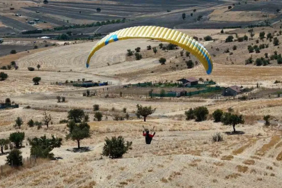 Önce Türkiye’nin zirvelerine tırmanıyor, sonra gökyüzüne süzülüyor
