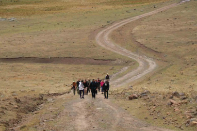 Üç ilin kesiştiği noktada muhteşem rota: Bulutların altında 15 kilometrelik yolculuk
