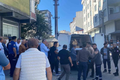 Tartıştığı eşini bıçakla öldürdü
