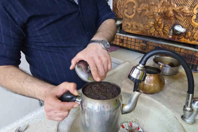 Çayın lezzet sırrı ortaya çıktı: 45 dakika bekletiyorlar, bayatlamıyor
