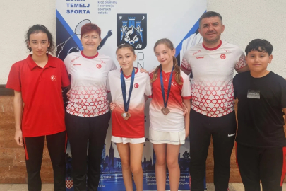 Manisalı badmintonculardan Hırvatistan’da çifte bronz
