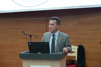 Rektör Ahmet Hamdi Topal: "Yapay zekanın, veri biliminin ve en ileri teknolojilerin mimarları sizler olacaksınız"
