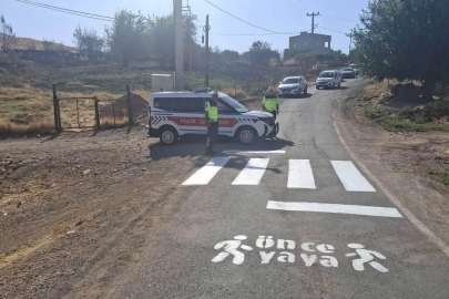 Kurtalan’da okul önlerinde yaya geçidi çalışması
