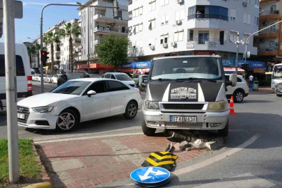 Antalya’da ağır çekim gibi kaza
