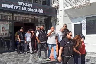 Hastane otoparkındaki araçtan 256 bin 900 uyuşturucu hap çıktı: 2 şüpheli tutuklandı
