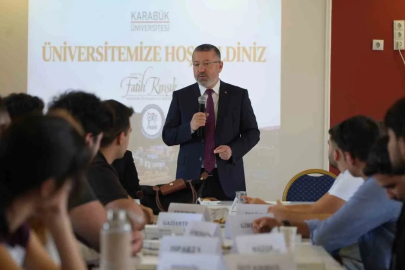 Rektör Kırışık, yeni dönemin ilk gününde öğrencilerle buluştu
