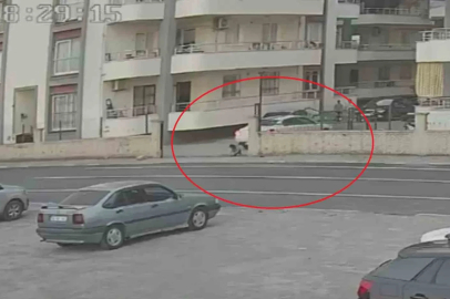 Oyun oynayan 4 yaşındaki çocuk, geri manevra yapan otomobilin altında kaldı
