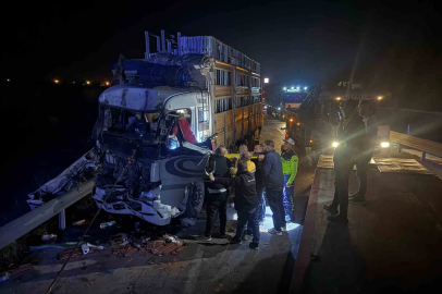 Yaralanan kamyon sürücüsünün feryatları yürekleri burktu
