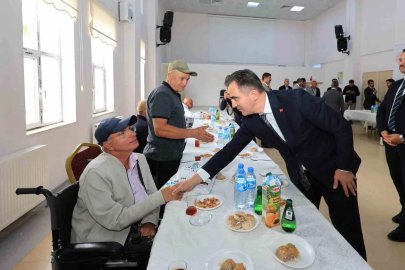 Vali Karakaya’dan ulu çınarlara anlamlı ziyaret
