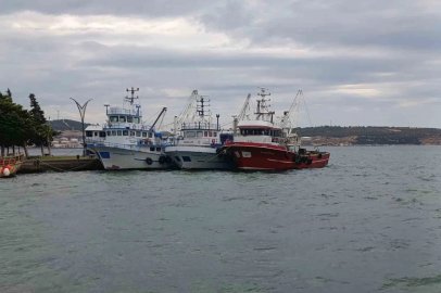Aliağa’da poyraz fırtınası balıkçıları limana bağladı
