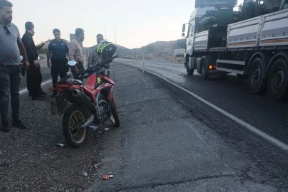 Motosiklet bariyere çarptı: 1 yaralı
