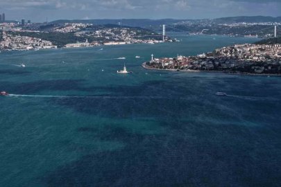 İstanbul Boğazı turkuaza büründü
