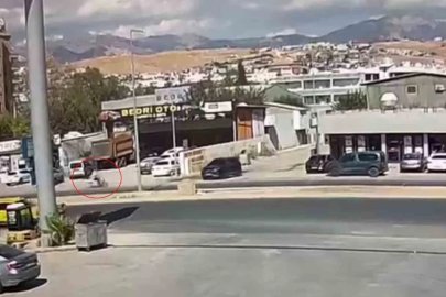 Silopi’de feci kaza kamerada: Otomobil 15 yaşındaki çocuğun üzerinden geçti
