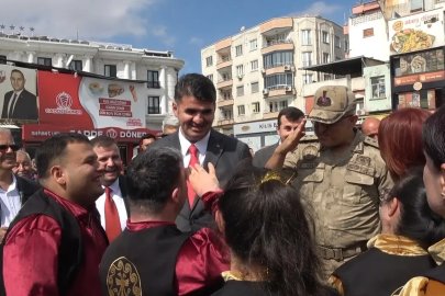İl Jandarma Komutanını görünce asker selamı verdiler

