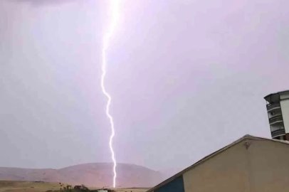 Siirt’te tarlaya yıldırım düştü
