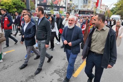 Niğdeliler, Dünya Yaşlılar Günü’nde yürüdü
