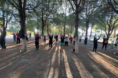 Kuşadası’nda vatandaşlar güne sporla başladı
