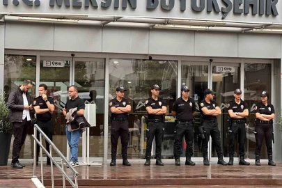 Mersin Büyükşehir Belediyesi’ne operasyon: Başkan Seçer dahil 59 gözaltı
