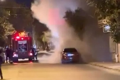 Elazığ’da park halindeki araç yandı
