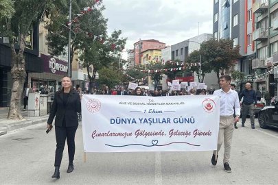 Dünya Yaşlılar Günü’nde her nesil el ele yürüdü

