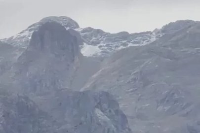 Tunceli’de mevsimin ilk karı yüksek kesimlere yağdı
