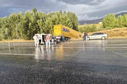 Malatya’da tır ile otomobil çarpıştı: 4 yaralı
