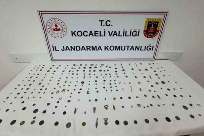 Kocaeli’de kaçakçılık operasyonu: 6,2 ton tütün ve 511 tarihi eser ele geçirildi
