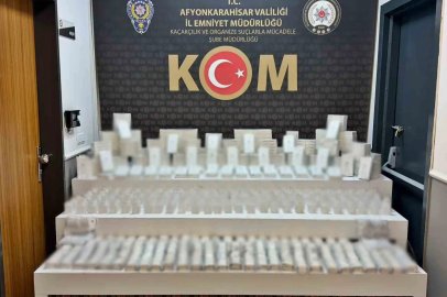 Polis kaçak cep telefonu aksesuarları ele geçirdi
