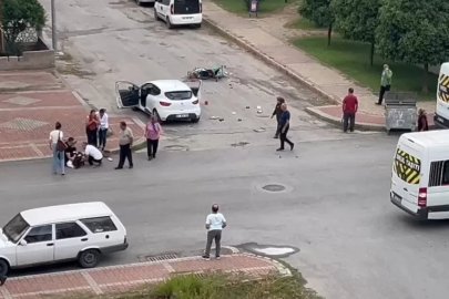 Motosikletle çarpışan otomobilin sürücüsü şoka girdi, gözyaşlarına boğuldu
