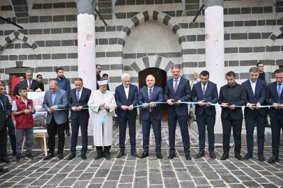Diyarbakır’da restorasyonu tamamlanan vakıf eserleri yeniden ibadete açıldı
