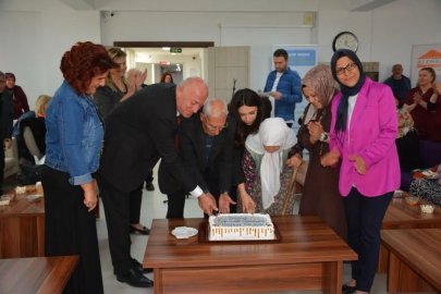 Başkan Kumral, Babadağ’ın çınarlarıyla birlikte şarkılar söyledi
