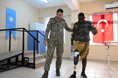 MSB, Somali’deki Recep Tayyip Erdoğan Eğitim ve Araştırma Hastanesine protez bacak yardımı yapıldığını duyurdu
