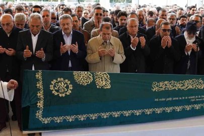 İbrahim Hatipoğlu’nun babası Münir Mustafa Hatipoğlu son yolculuğuna uğurlandı
