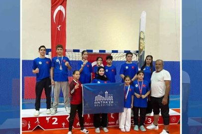 Antakya Belediyesi karate takımı 20 madalya kazandı
