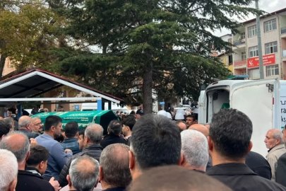 Kazada hayatını kaybeden 2 kişi son yolculuğuna uğurlandı
