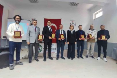 Altıntaş’ta "Köyde Bilim" projesi sürdürülebilir tarım söyleşisiyle tamamlandı
