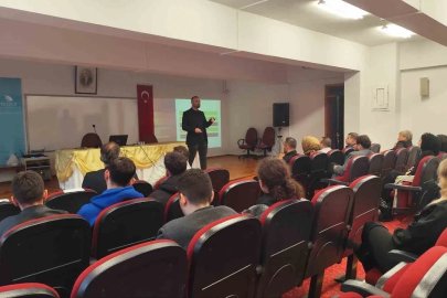 Bağımlılıkla mücadelenin yasal boyutuna dikkat çekildi

