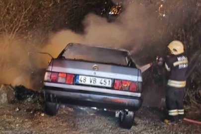 Bodrum’da kaza yapan otomobil alev aldı
